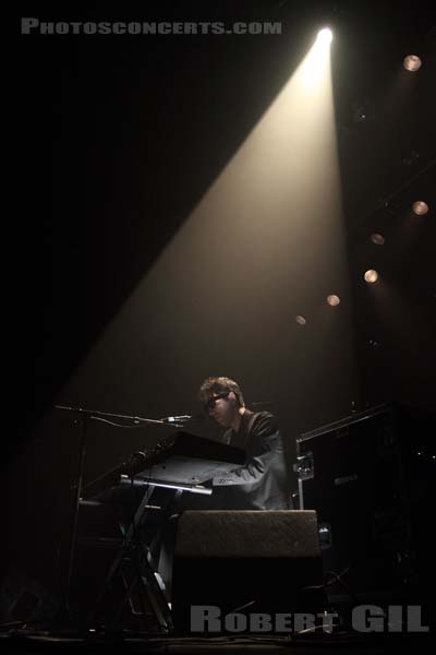 GHINZU - 2009-04-03 - PARIS - Le Bataclan - 